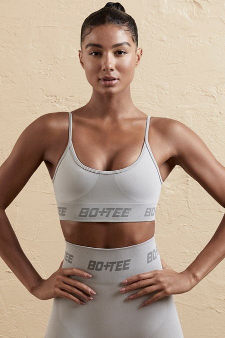 Bo+Tee Contender Curved Neckline Sports Bra Plateadas | DFEW01574