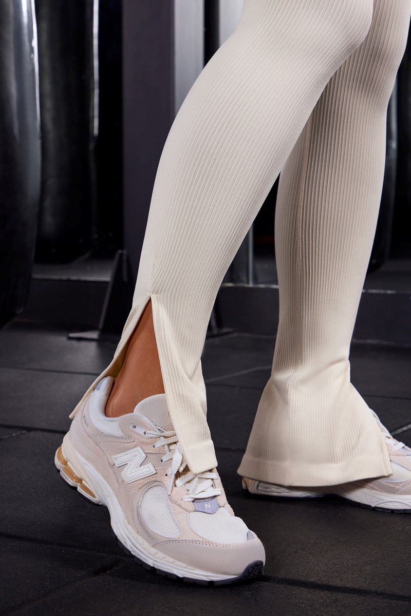 Bo+Tee All Fired Up Petite High Cintura Split Flare Acanalado Leggings Ivory | BLTX23581