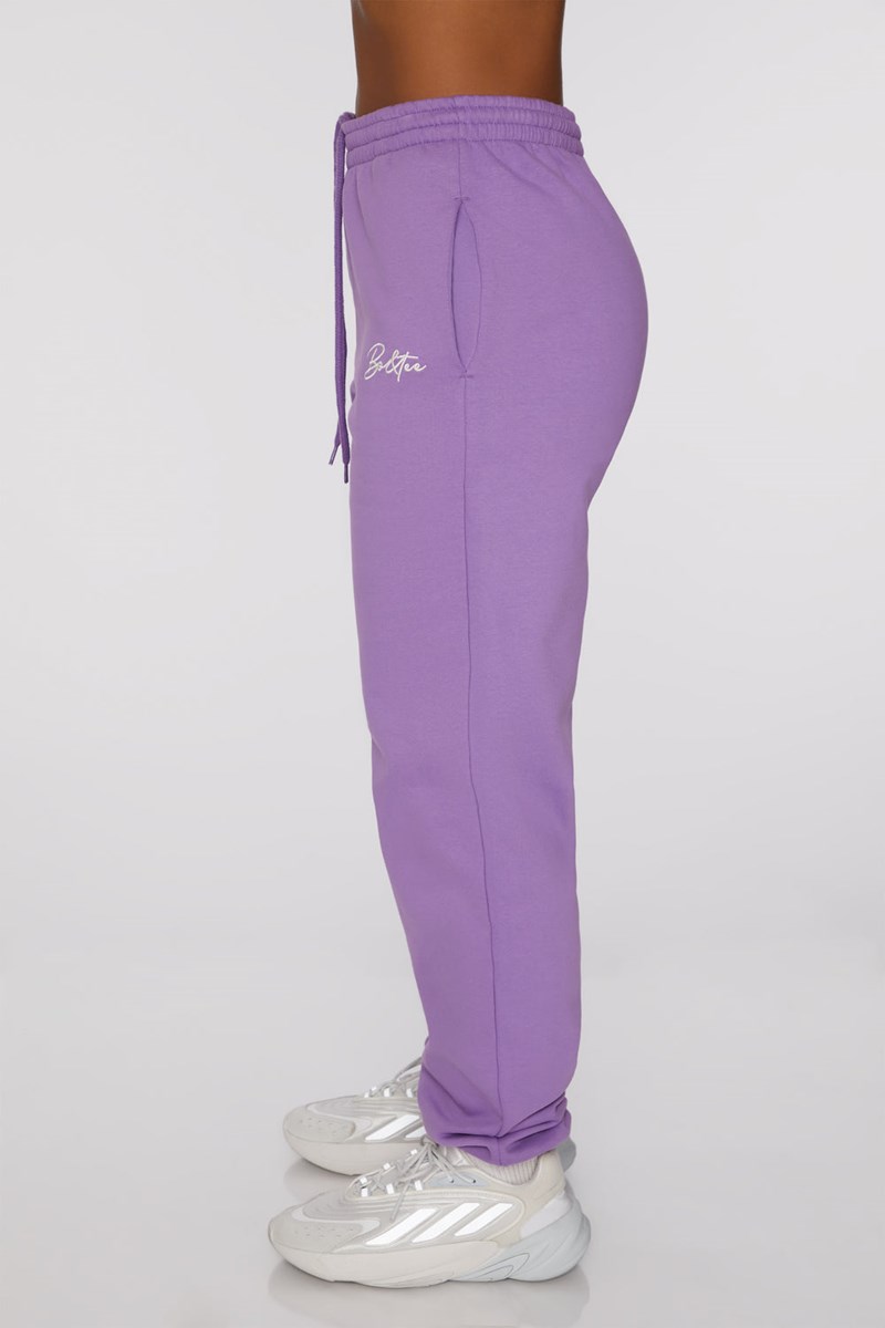 Bo+Tee Always Improving Branded Petite Sweatpants Moradas | JQFR43607