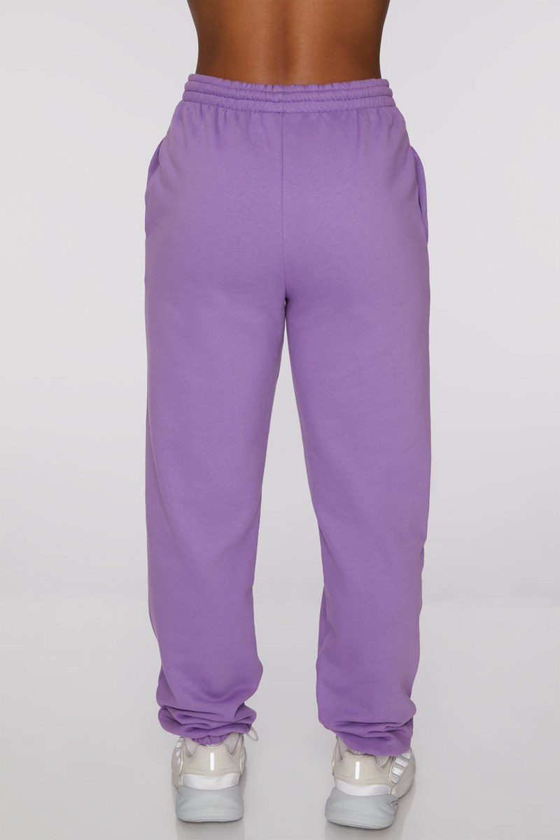 Bo+Tee Always Improving Branded Sweatpants Moradas | OEWY70391