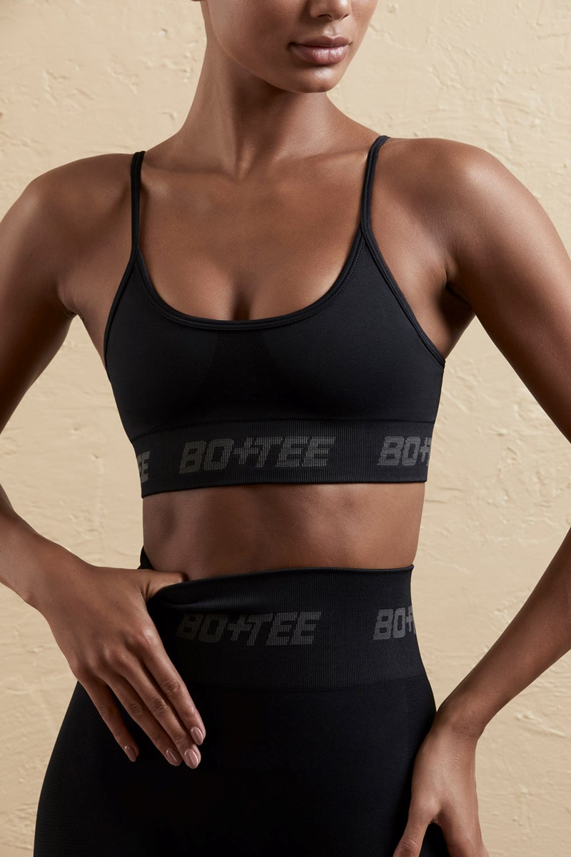 Bo+Tee Contender Curved Neckline Sports Bra Negras | NYPV43702