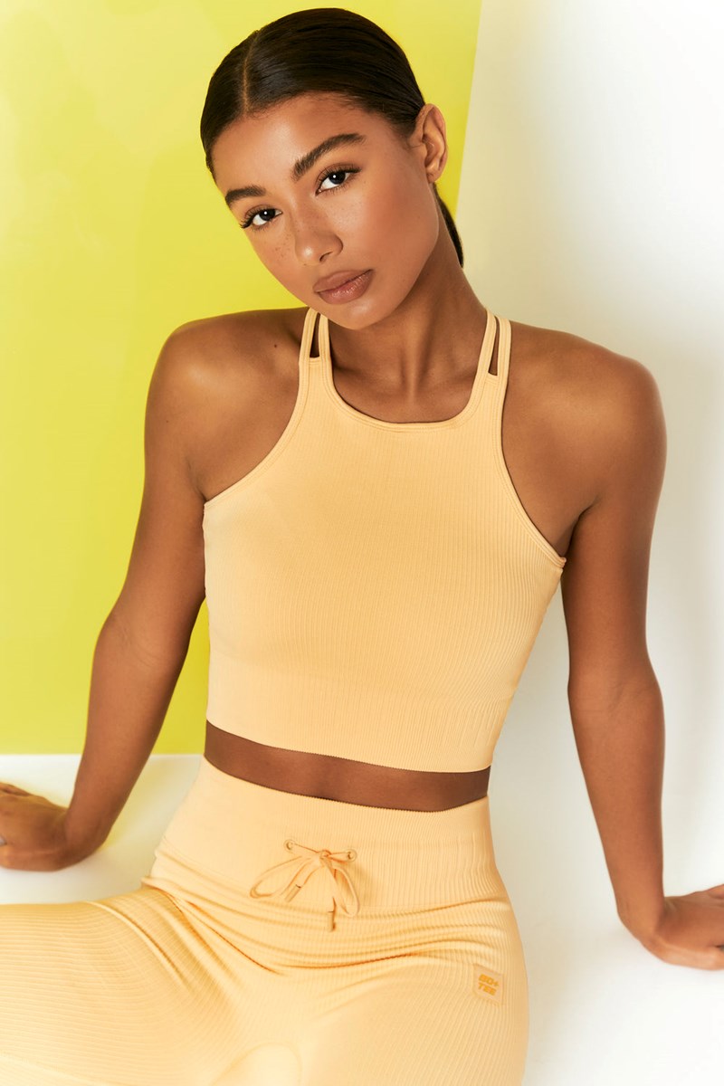 Bo+Tee Feel Your Power Acanalado Racer Crop Top Amarillo | WMDC12597