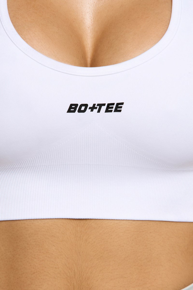 Bo+Tee Focused Halter Neck Supportive Sports Bra Blancas | XMSR19058