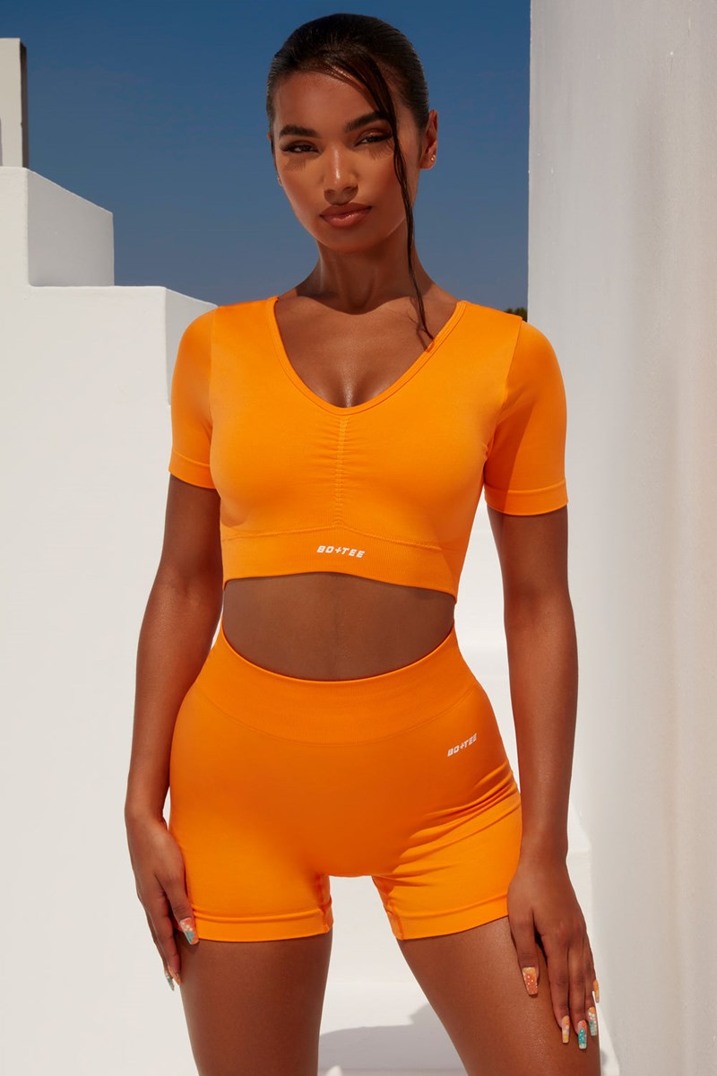 Bo+Tee Gradient Scoop Neck Ruched Crop Top Naranjas | DFZV97103