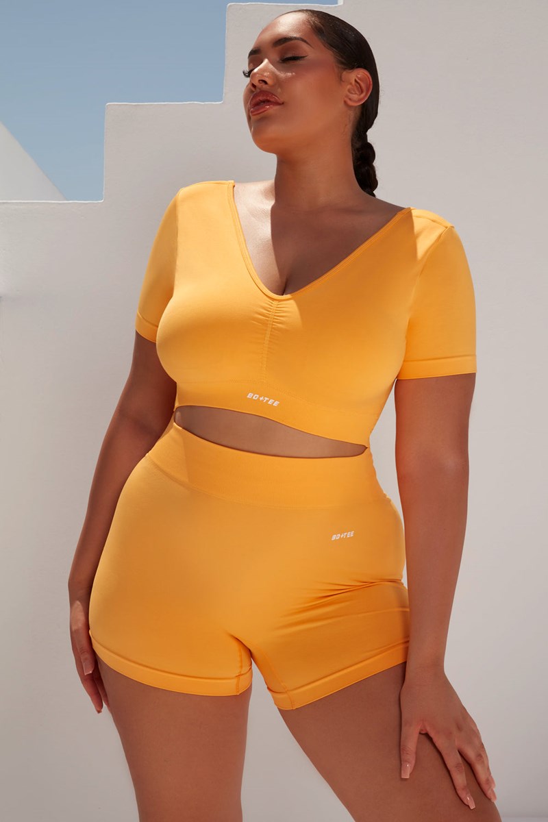 Bo+Tee Gradient Scoop Neck Ruched Crop Top Naranjas Claro | JRAU86072