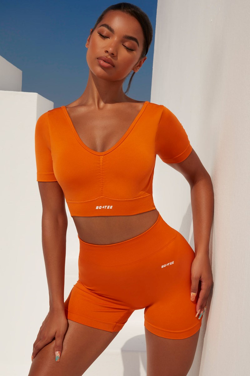 Bo+Tee Gradient Scoop Neck Ruched Crop Top Naranjas Oscuro | RASY83296