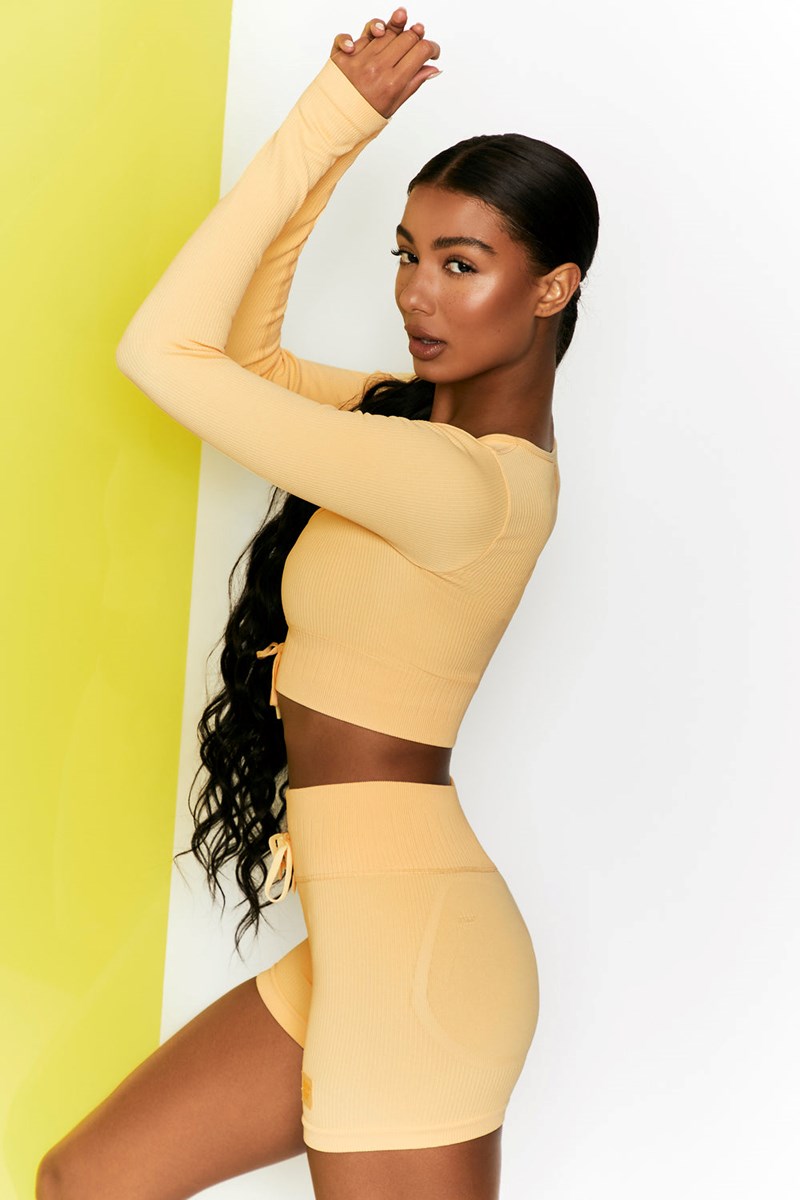 Bo+Tee Time Check Acanalado Long Sleeve Crop Top Amarillo | JRTV17402