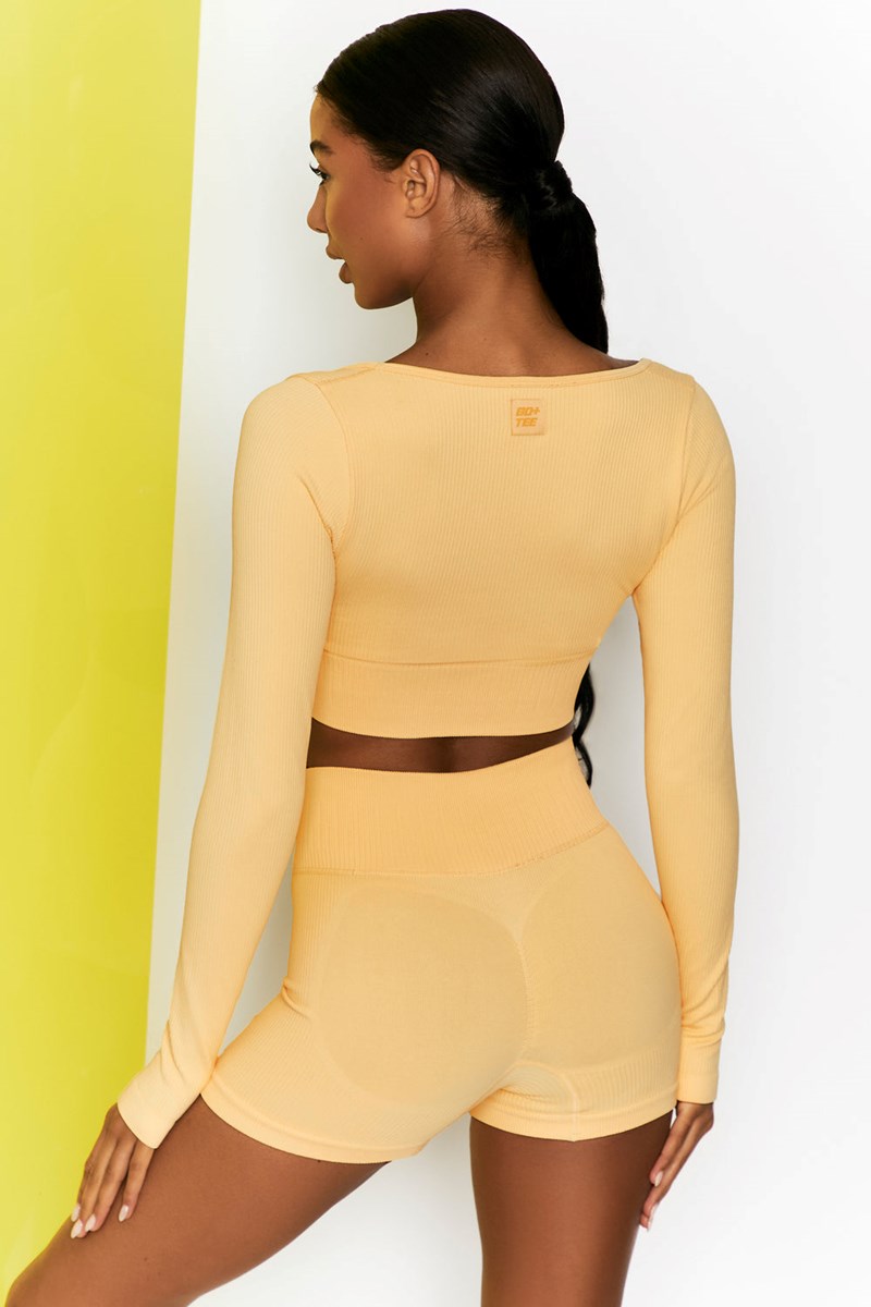 Bo+Tee Time Check Acanalado Long Sleeve Crop Top Amarillo | JRTV17402