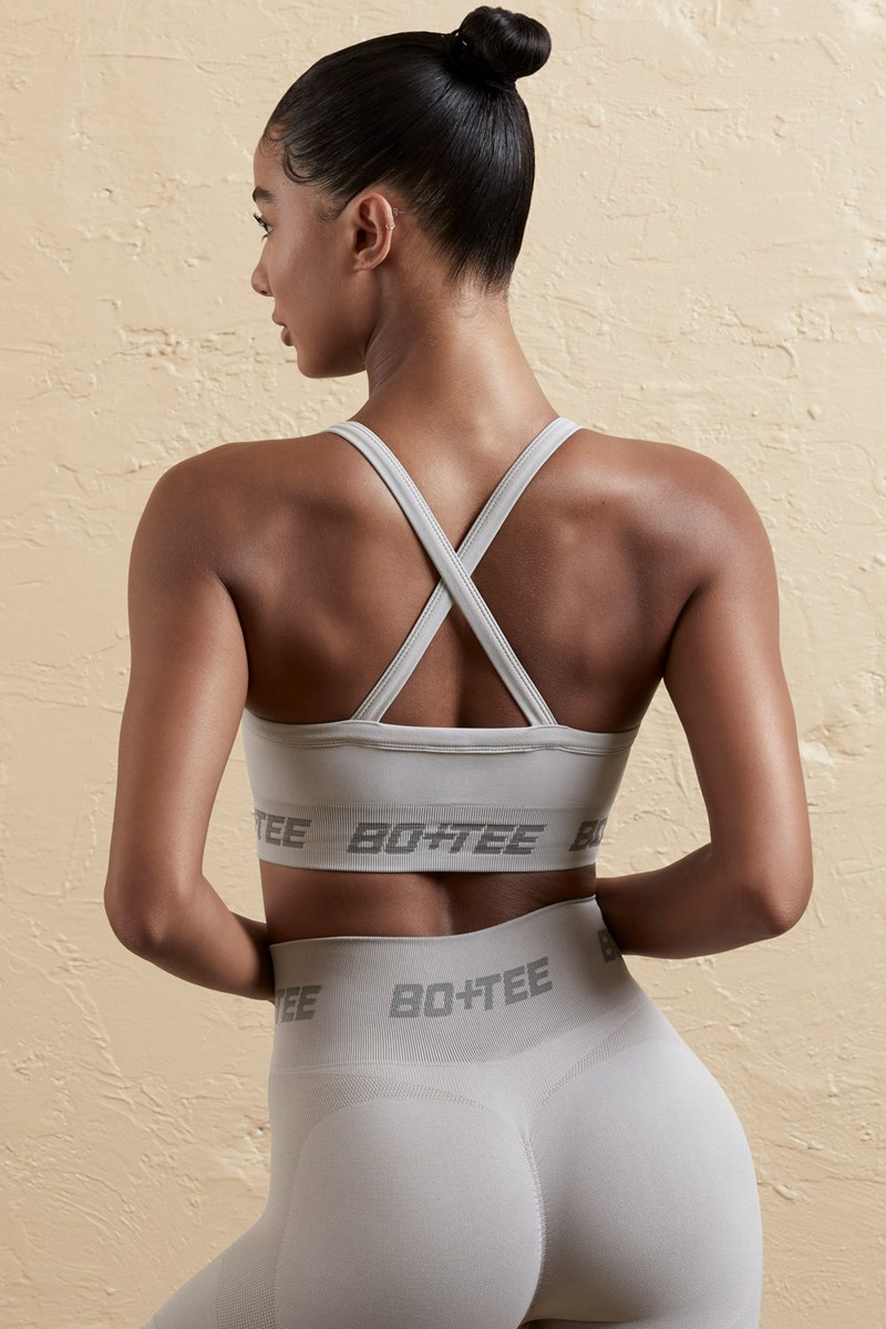 Bo+Tee Undefeated Cross Back Sports Bra Plateadas | FJRA08735